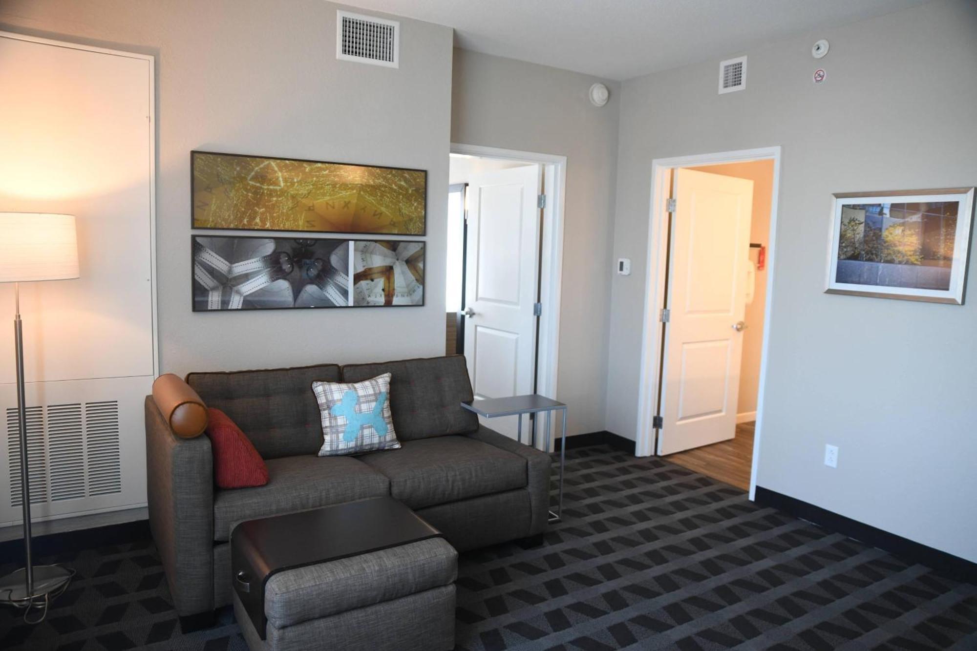 Towneplace Suites Kansas City At Briarcliff Екстер'єр фото