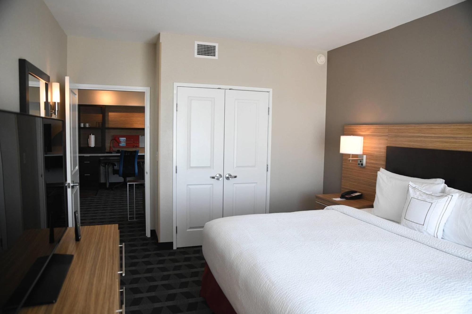 Towneplace Suites Kansas City At Briarcliff Екстер'єр фото